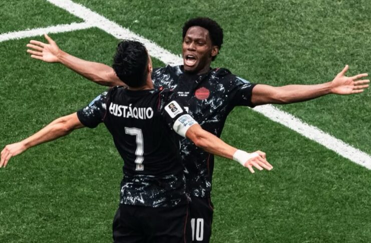Canadá atropela o Catar, quebra tabu em Mundiais e encaminha a classificação Canadá Em jogo histórico, Jonathan David (dir.) entra na lista dos jogadores com três gols em um único duelo de Copa do Mundo