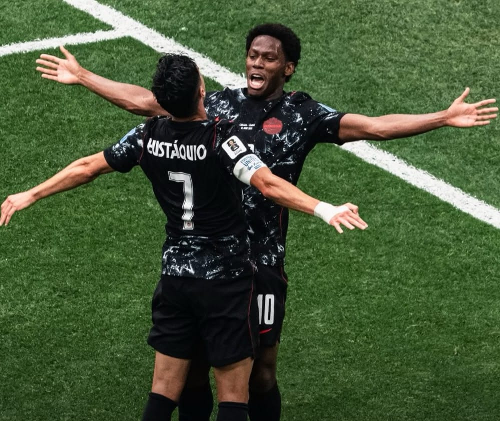 Canadá Em jogo histórico, Jonathan David (dir.) entra na lista dos jogadores com três gols em um único duelo de Copa do Mundo