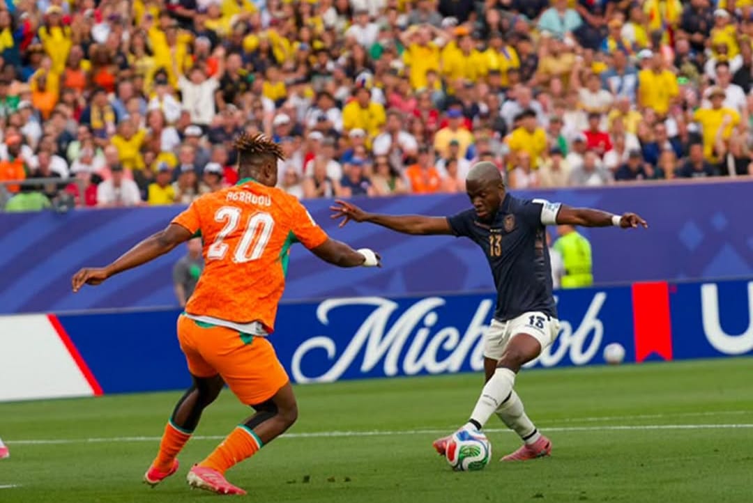 América do Sul Enner Valencia sofreu com a marcação de Agbadou e foi substituído no segundo tempo