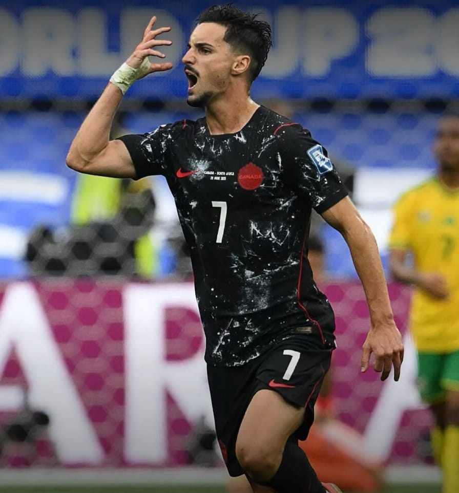 Eustáquio celebra o seu gol