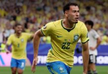 Brasil Gabriel Martinelli corre para comemorar o seu gol da classificação