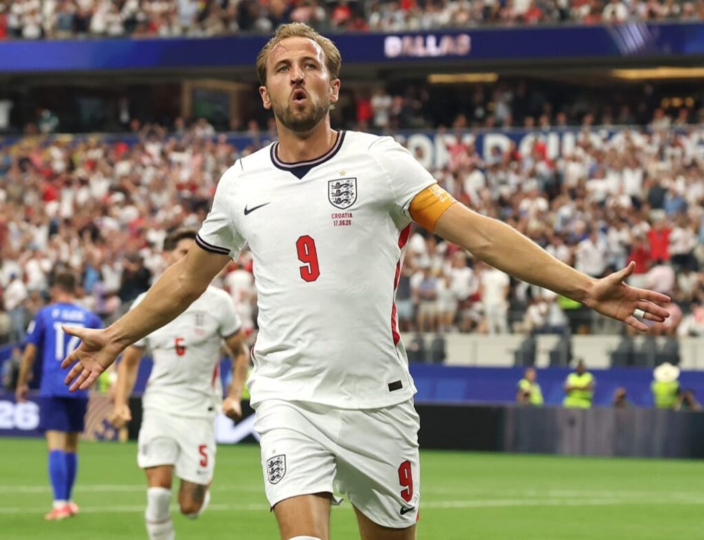 Harry Kane Esperto e livre de marcação na grande área, Harry Kane aproveita e marca segundo gol da Inglaterra