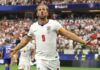 A redenção do camisa 9: Harry Kane busca título inédito na carreira para coroar recordes históricos Harry Kane Esperto e livre de marcação na grande área, Harry Kane aproveita e marca segundo gol da Inglaterra