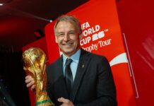 Jürgen Klinsmann aponta o Brasil como surpresa capaz de conquistar a Copa Klinsmann Jüergen Klinsmann durante evento do tour da Taça Fifa; ex-atacante alemão vê o Brasil no bolo dos favoritos da Copa