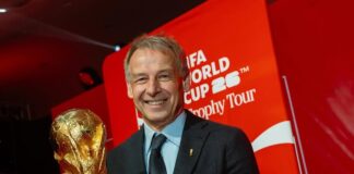 Jürgen Klinsmann aponta o Brasil como surpresa capaz de conquistar a Copa Klinsmann Jüergen Klinsmann durante evento do tour da Taça Fifa; ex-atacante alemão vê o Brasil no bolo dos favoritos da Copa