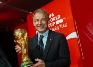 Jürgen Klinsmann aponta o Brasil como surpresa capaz de conquistar a Copa Klinsmann Jüergen Klinsmann durante evento do tour da Taça Fifa; ex-atacante alemão vê o Brasil no bolo dos favoritos da Copa