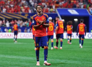 Lamine Yamal entra para a história, Oyarzabal decide cedo e Espanha acorda com goleada Lamine Yamal em dez minutos de sua primeira partida como titular, faz o primeiro gol em Copas