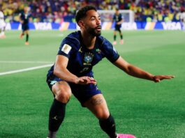 américa do sul Matheus Cunha simula manobra de surfista e dedica o gol ao amigo Ítalo Ferreira, brasileiro referência no esporte