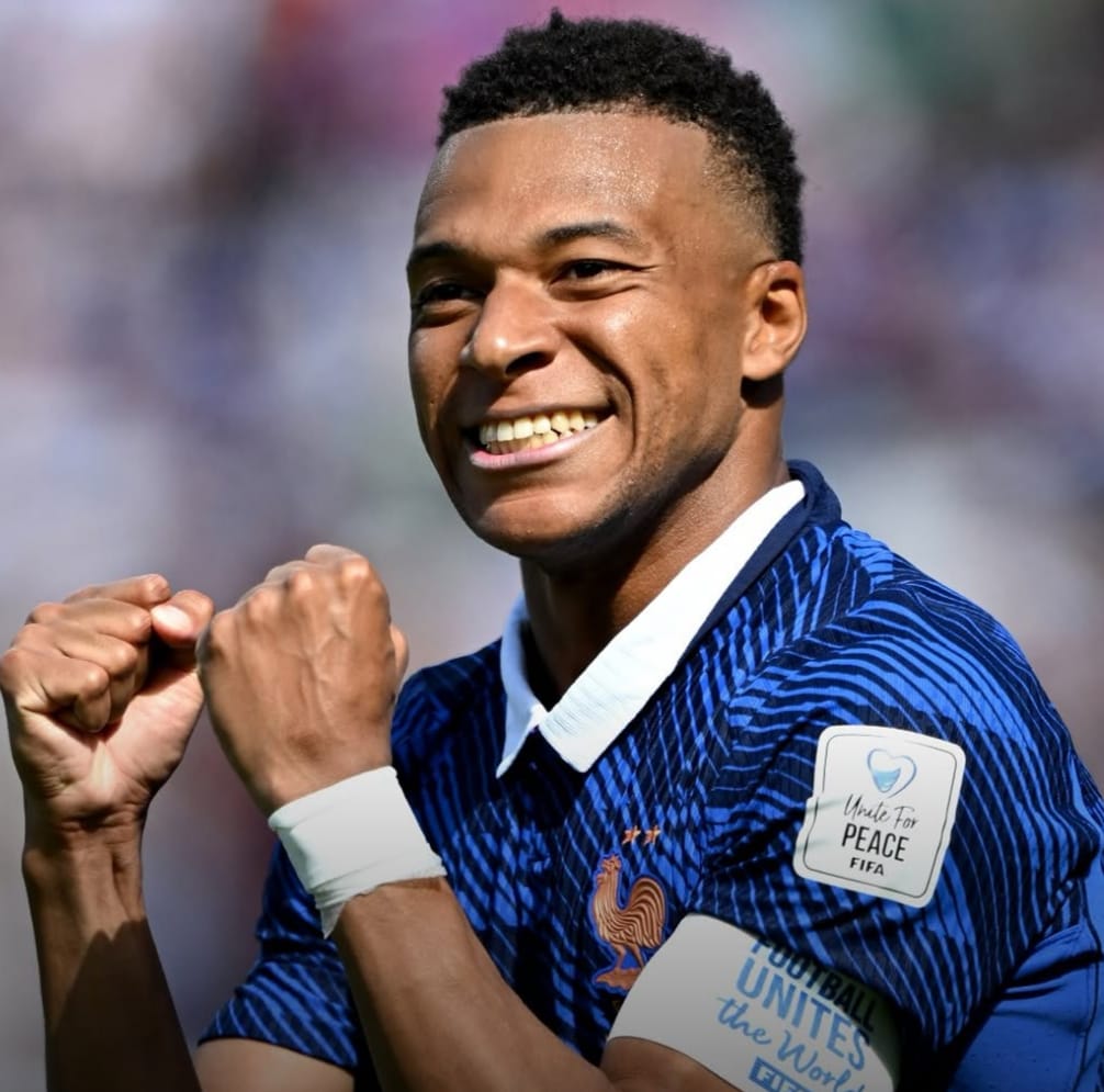 Mbappé abre vantagem sobre Messi na história da artilharia, mas termina o dia atrás do argentino