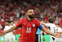 Egito encerra jejum, vira sobre a Nova Zelândia e fica a um empate da vaga ao mata-mata Egito Mohamed Salah faz o que se espera de um jogador decisivo, um gol, uma assistência na virada sobre a Nova Zelândia