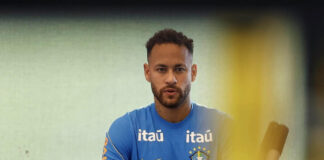 Neymar está na mesma: com lesão na panturrilha, sem condicionamento e cortado da viagem do Brasil para a Filadélfia