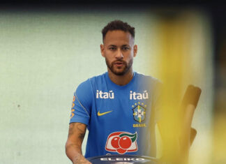 Neymar está na mesma: com lesão na panturrilha, sem condicionamento e cortado da viagem do Brasil para a Filadélfia