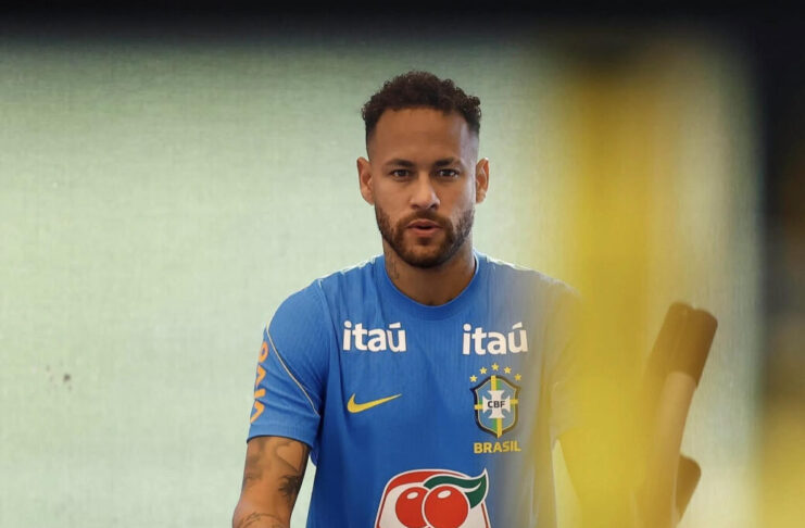 Neymar está na mesma: com lesão na panturrilha, sem condicionamento e cortado da viagem do Brasil para a Filadélfia