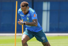 Neymar faz teste decisivo para jogar pelo Brasil contra a Escócia na Copa