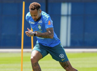 Neymar faz teste decisivo para jogar pelo Brasil contra a Escócia na Copa