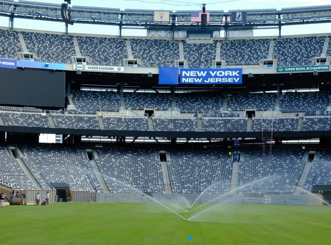 Palco da estreia do Brasil contra o Marrocos, gramado do MetLife Stadium é cuidado diariamente para suportar a Copa do Mundo / Divulgação