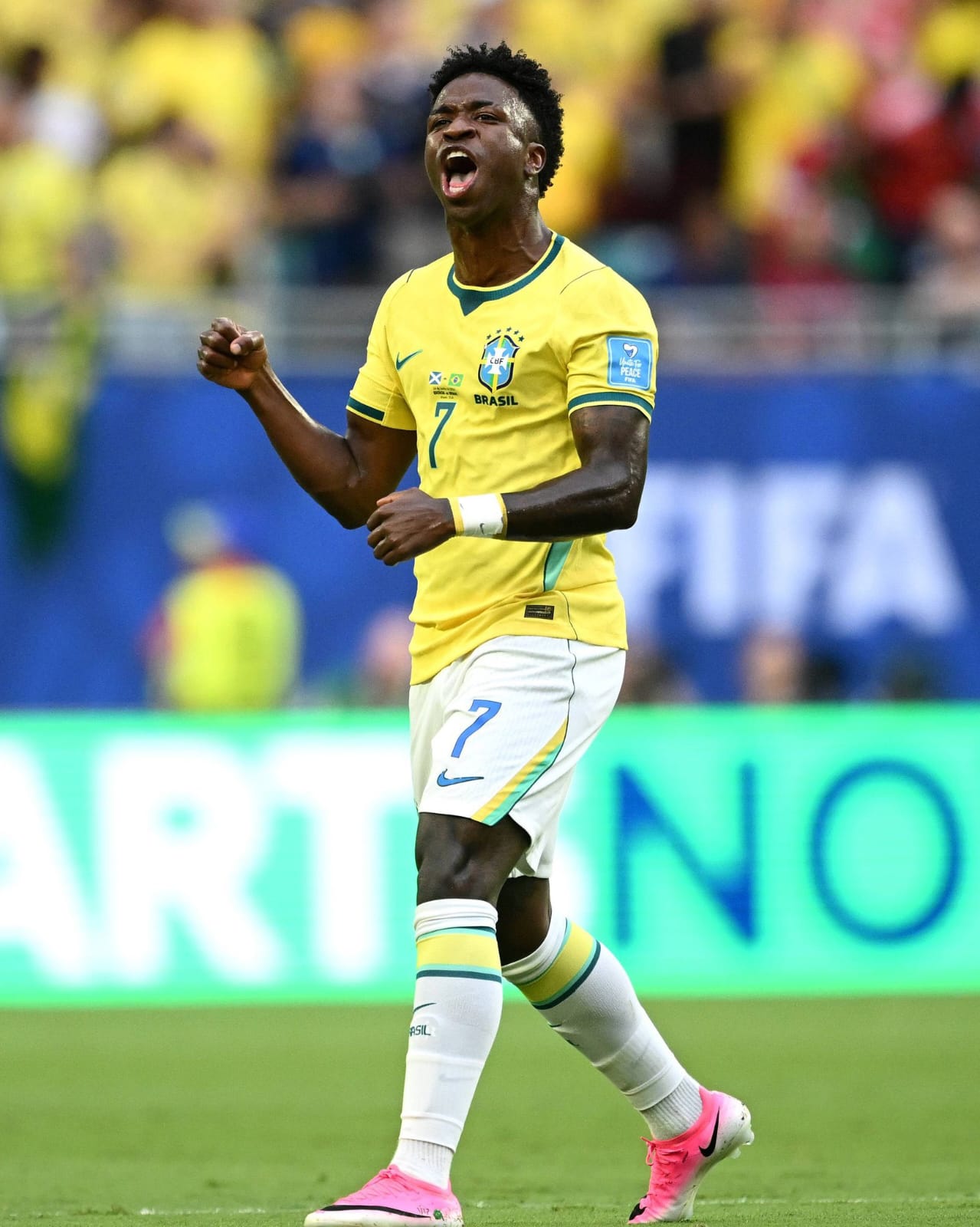 Brasil Vini Júnior comemora o segundo gol
