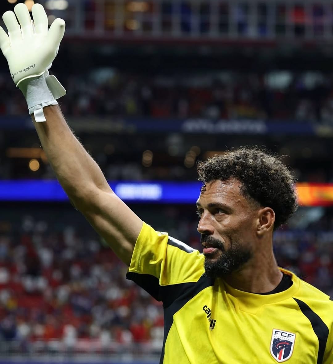 Emocionado com o empate, Vozinha agradece o apoio dos torcedores / Caf_online