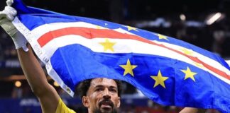 Vozinha com a bandeira de Cabo Verde