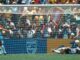 Zico escolhe o canto esquerdo do goleiro francês Joel Bats, que faz a defesa e impede o dia de herói do craque brasileiro