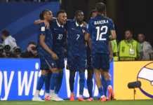 A França derrota o Iraque, em um jogo caótico, paralisado durante 85 minutos