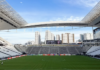 Retirada de cadeiras, gramado ruim… aos poucos, o Corinthians destrói um estádio de primeiro mundo