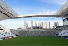 Retirada de cadeiras, gramado ruim… aos poucos, o Corinthians destrói um estádio de primeiro mundo