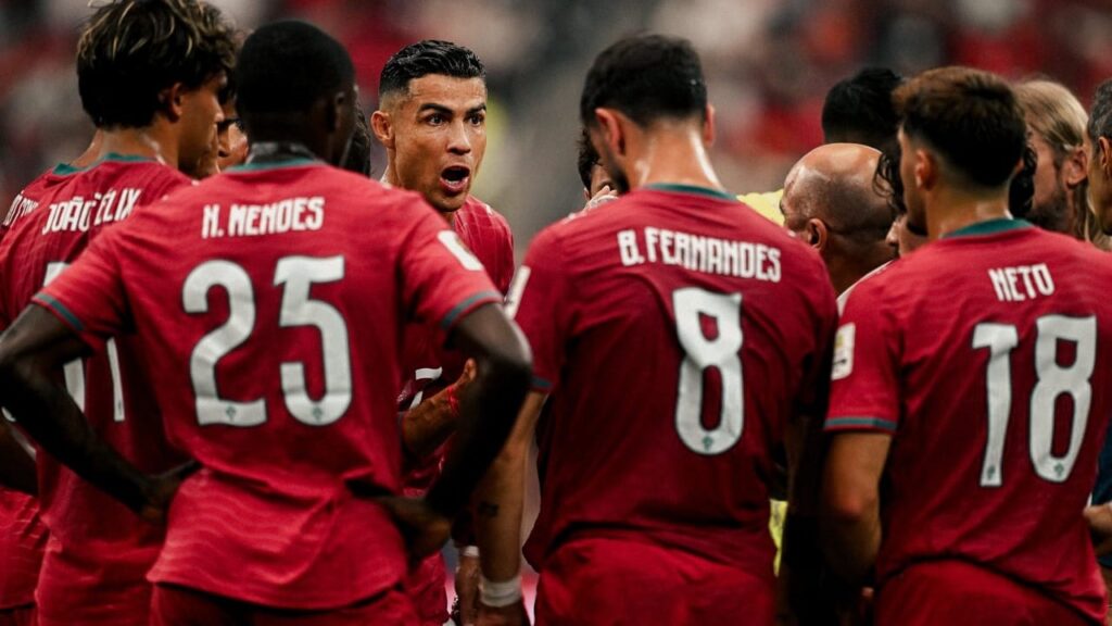 Cristiano Ronaldo parada para hidratação 1