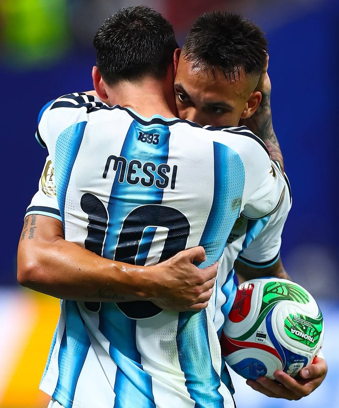 Lautaro Martínez e Messi