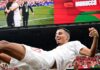 Invicto há 34 jogos, Marrocos atropela Canadá e é o primeiro a garantir vaga entre os oito melhores da Copa Marrocos Azzedine Ounahi é erguido pelos companheiros