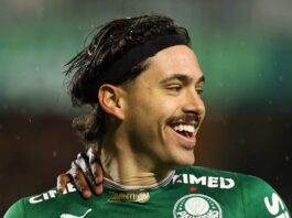 Após brilho na Copa do Mundo e dois gols na volta, Maurício ganha cobrança de protagonista no Palmeiras Maurício comemora o primeiro gol