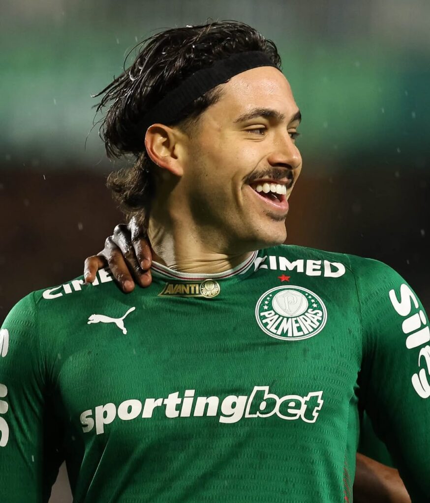 Maurício comemora o primeiro gol
