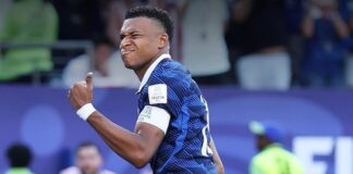 França Mbappé comemora gol de pênati