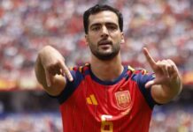 Merino diz que as oportunidades não caem por acaso no caminho de quem está preparado Merino celebra o gol com os dedos