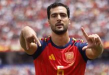 Merino celebra o gol com os dedos