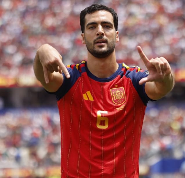 Merino celebra o gol com os dedos
