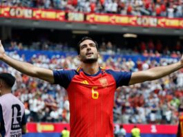 Merino tem hora marcada, brilha mais uma vez e leva a Espanha de volta à semifinal da Copa Merino comemora seu gol