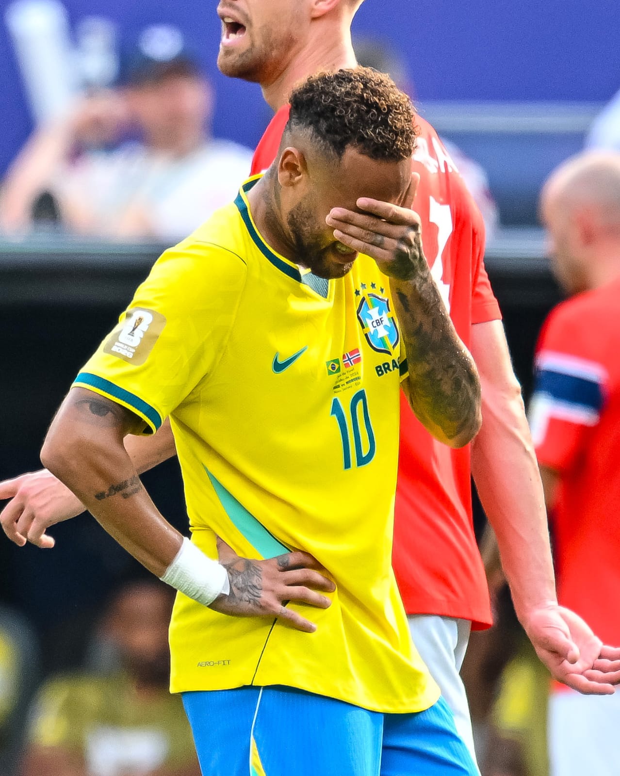 Haaland Neymar cai no choro