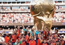 Tiki-taka 2.0: Espanha faz justiça ao futebol e conquista o mundo no último tango de Messi Espanha Rodri ergue o troféu de campeão do mundo