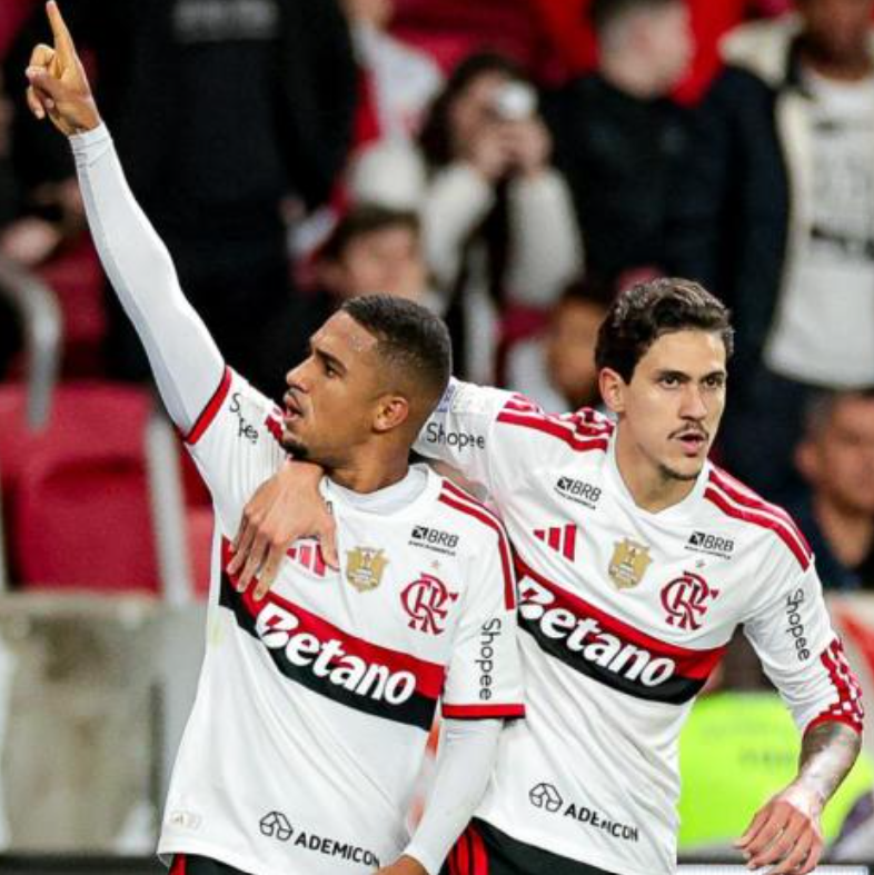 Flamengo Samuel Lino e Pedro na comemoração do gol de empate