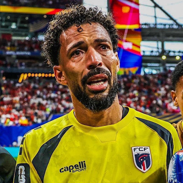 Messi Vozinha chora após a eliminação de Cabo Verde