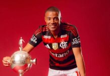 Multicampeão no Flamengo, De la Cruz vive impasse sobre futuro no Brasil