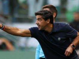 Abel receita Palmeiras ‘amador’ para suportar pressão: ‘É jogar livre, é jogar solto, é jogar leve’ Palmeiras técnico Abel Ferreira