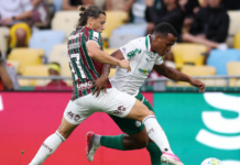 Palmeiras John Arias tenta se livrar de Canobbio