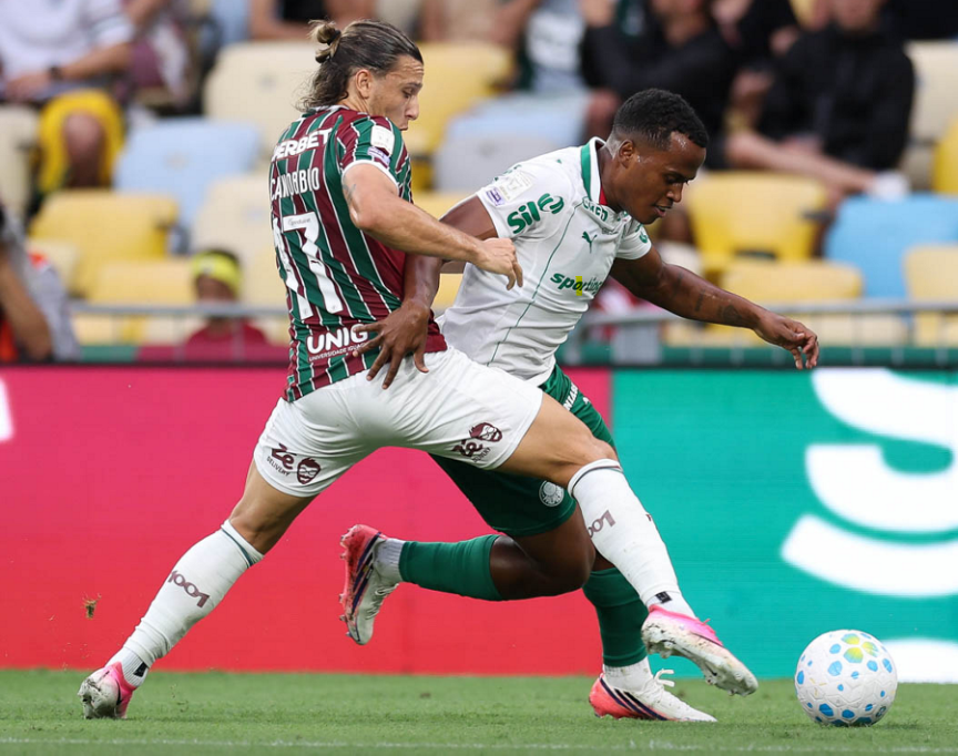 Palmeiras John Arias tenta se livrar de Canobbio