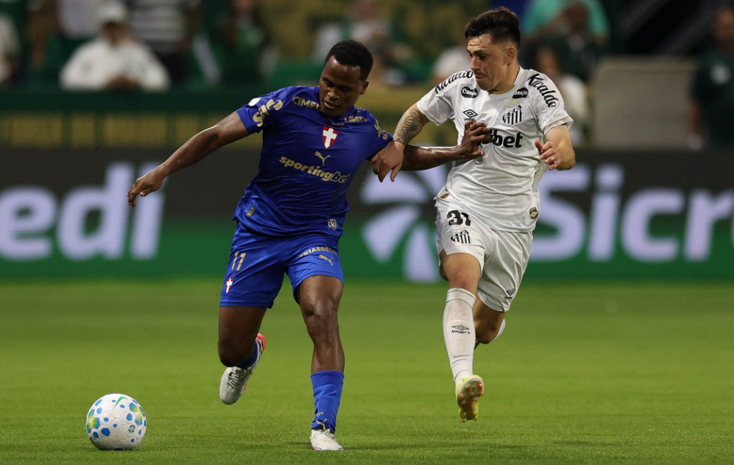 Arias no duelo com o santista Escobar