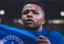 Cruzeiro Arroyo comemora o gol de empate