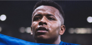 Cruzeiro Arroyo comemora o gol de empate