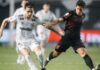 Santos Gabriel Bontempo e João Cruz disputam jogada