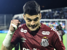Sem Neymar e Gabigol, Santos avança na Sul-Americana e mantém vivo o sonho de duas taças Santos Gabriel Brazão
